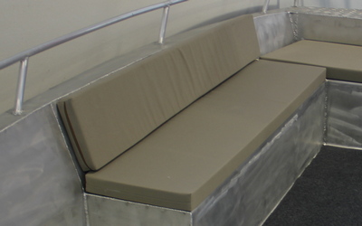 Sitzauflage inkl. Lehne 6cm stark mit Kunstleder oder imprägniertem Outdoorstoff bezogen, 1,5m Länge