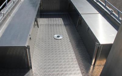 Aufpreis für gesamter Bootsboden aus Tränenblech (Riffelblech) (für SunBow, SilverCat und SilverCarp) Aufpreis für gesamter Bootsboden aus Tränenblech (Riffelblech) (für SunBow, SilverCat und SilverCarp)